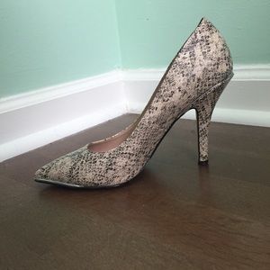 Cream/Black snakeskin print heels